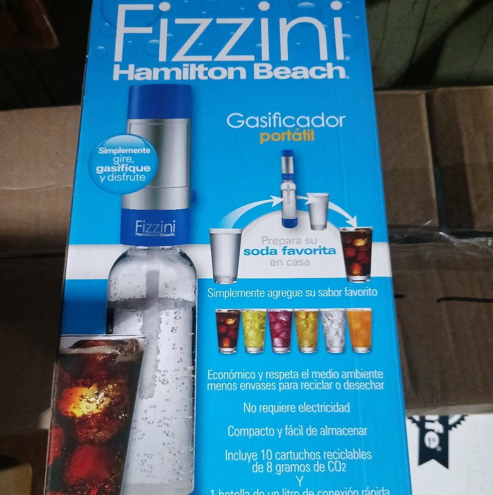 Fizzini carbonated soda maker